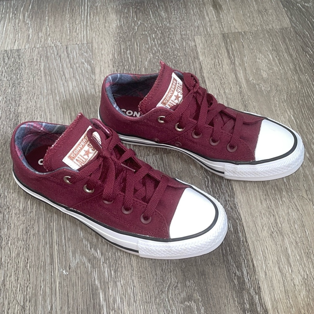Converse Chuck Taylor All-Star Madison Oxford Sneaker Dark Burgundy - Size 6